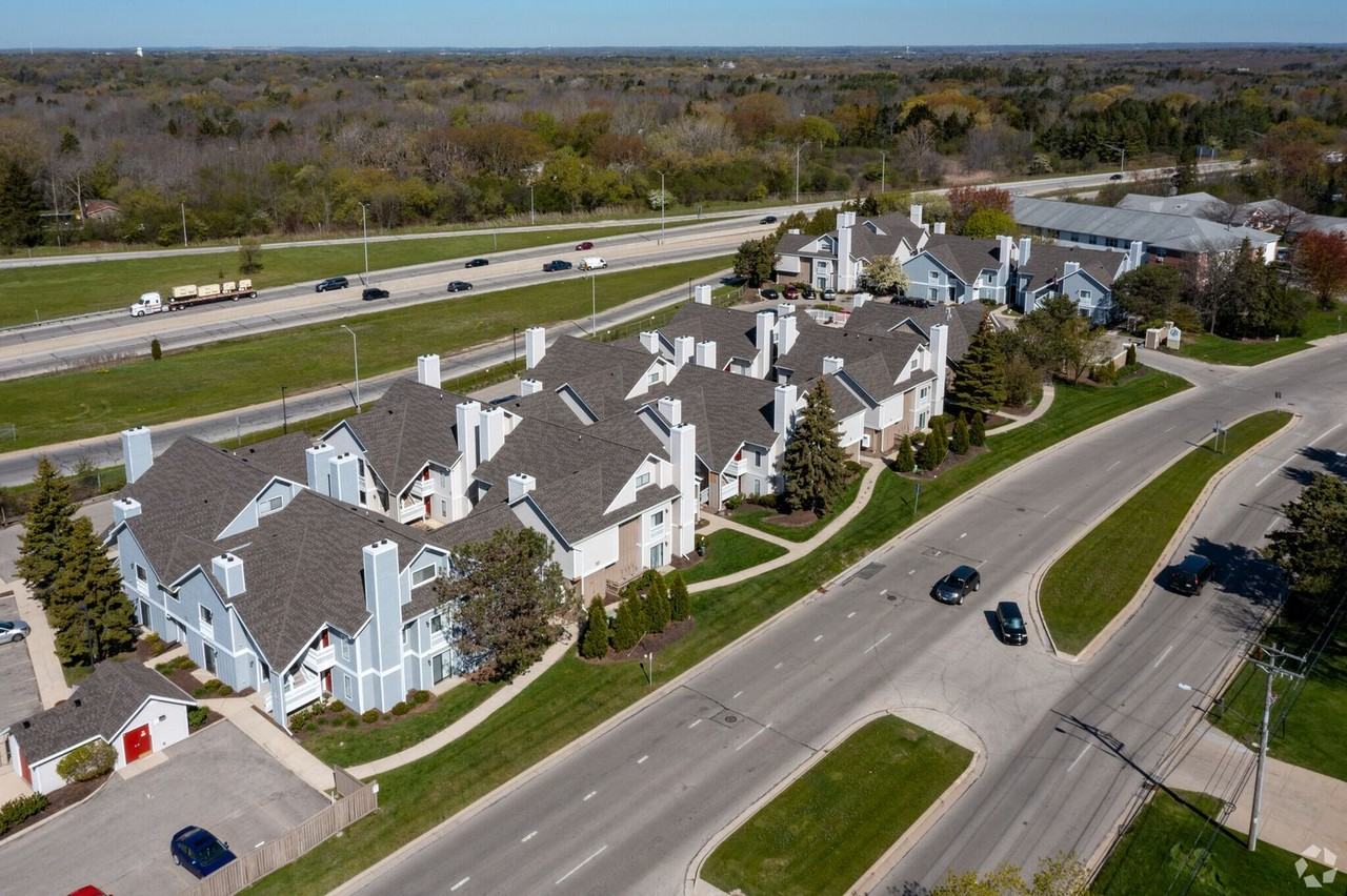 The Glen Luxury Townhomes - Photo 5 of 6