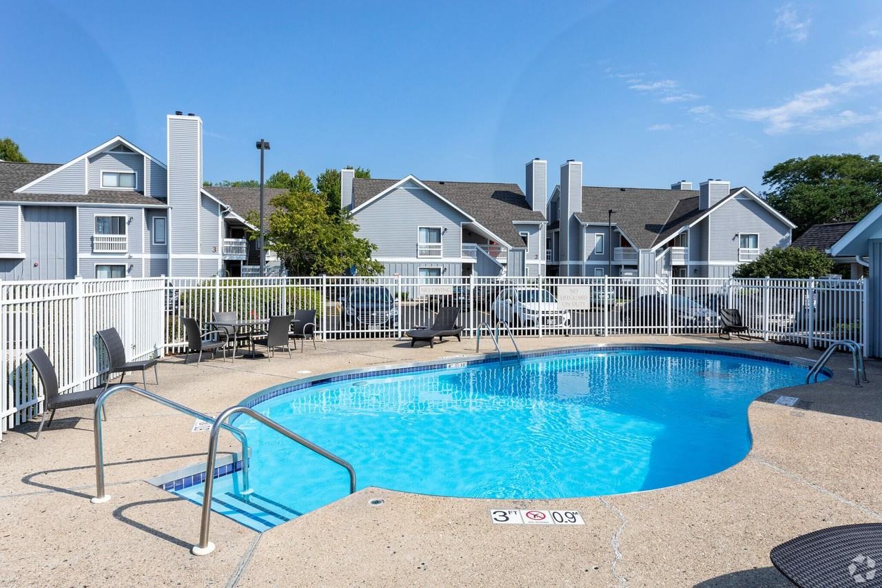 The Glen Luxury Townhomes - Photo 6 of 6