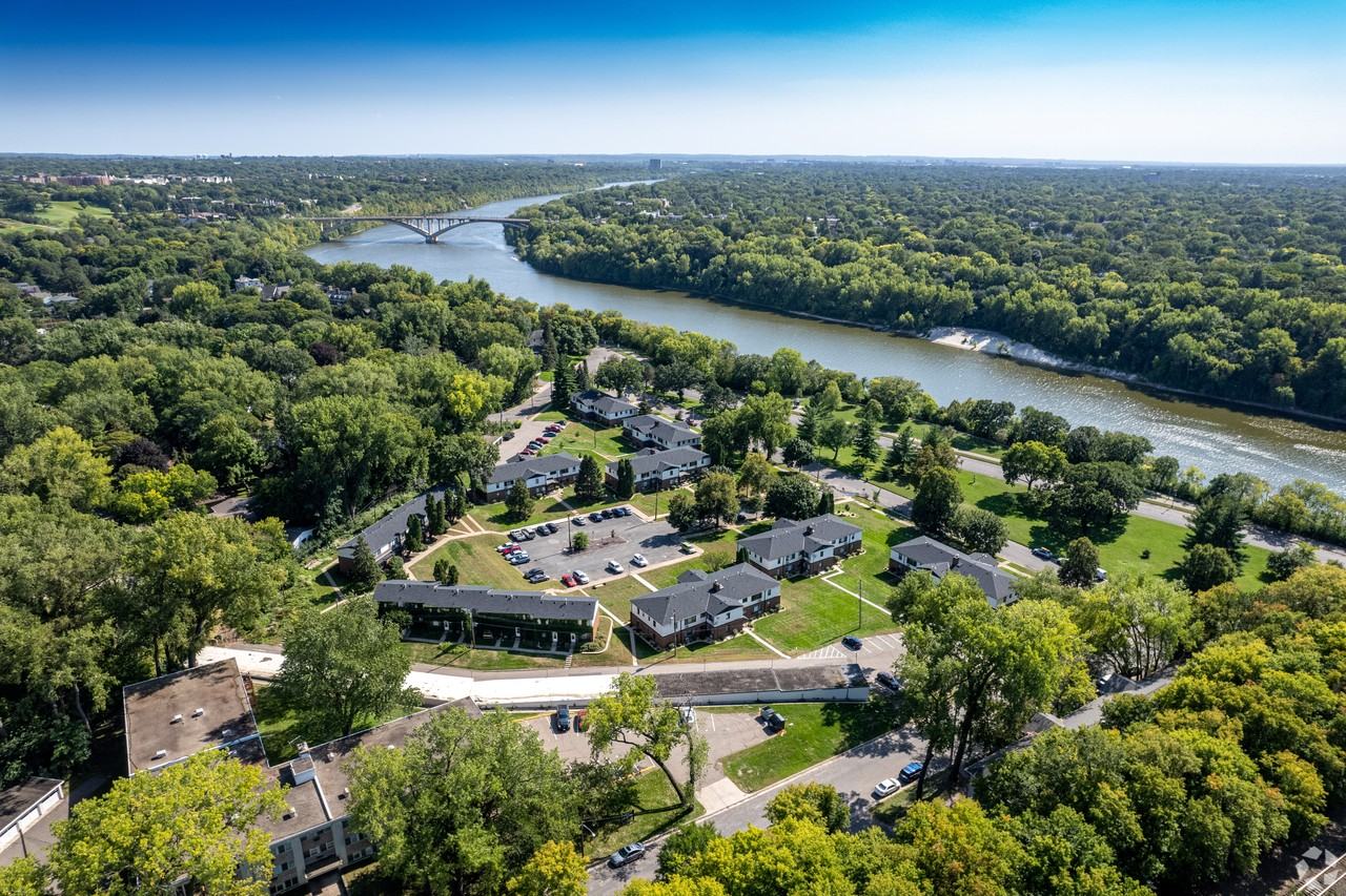 East River Terrace - Photo 2 of 7