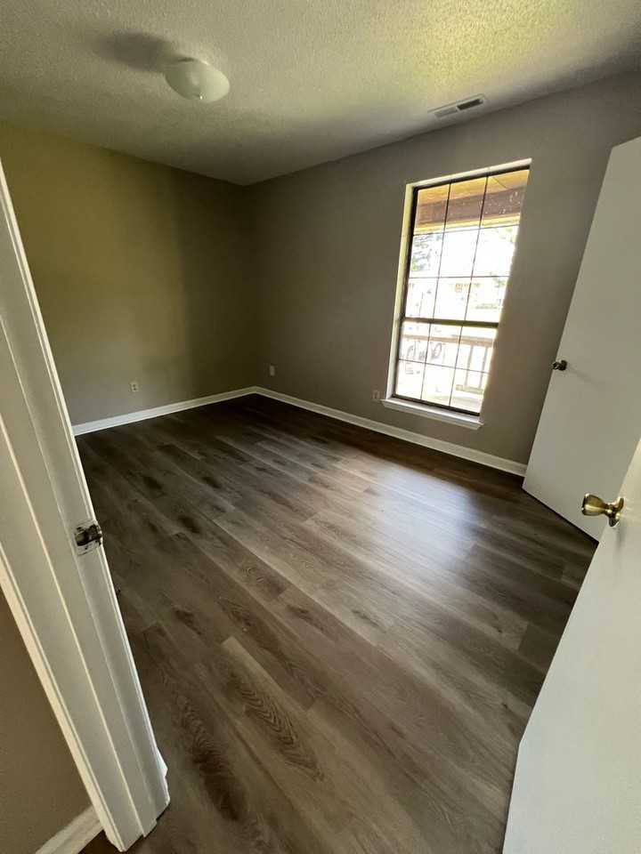 40 Iris Ln - Photo 3 of 5