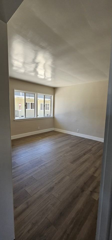 115 N Sloan Ave #F - Photo 3 of 12