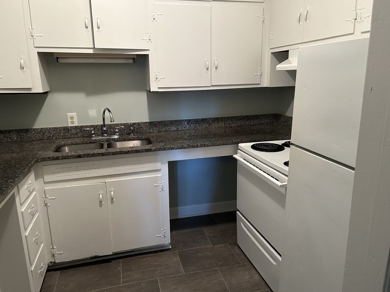 131 W Home Ave #7 - Photo 2 of 10