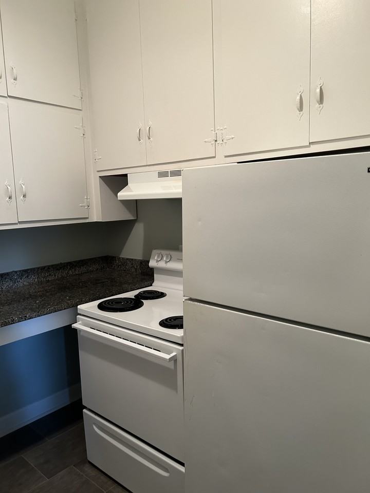 131 W Home Ave #7 - Photo 4 of 10