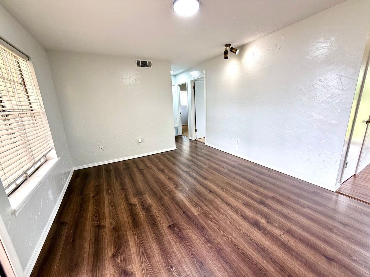 14025 Jeffery Dr - Photo 2 of 13