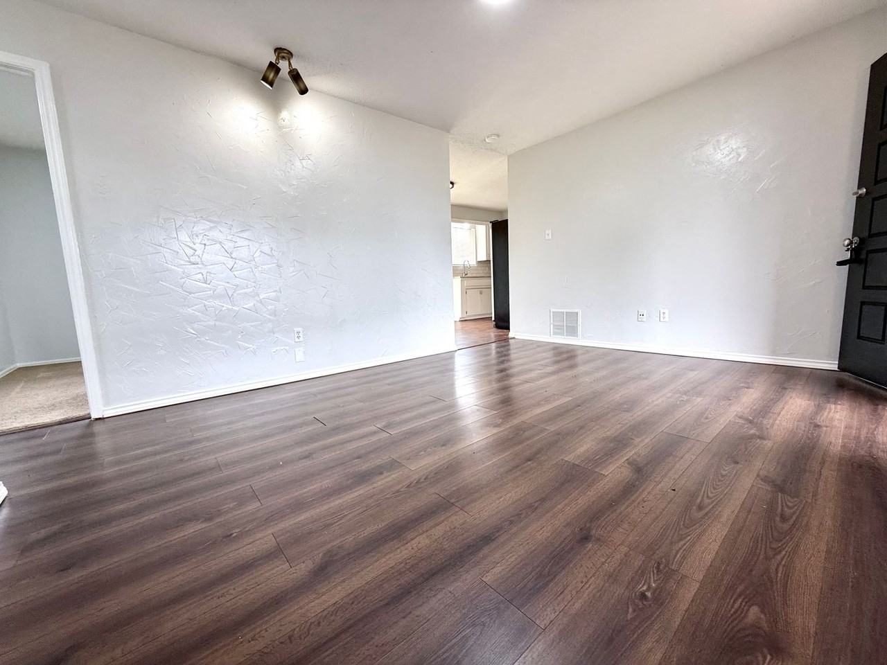 14025 Jeffery Dr - Photo 3 of 13