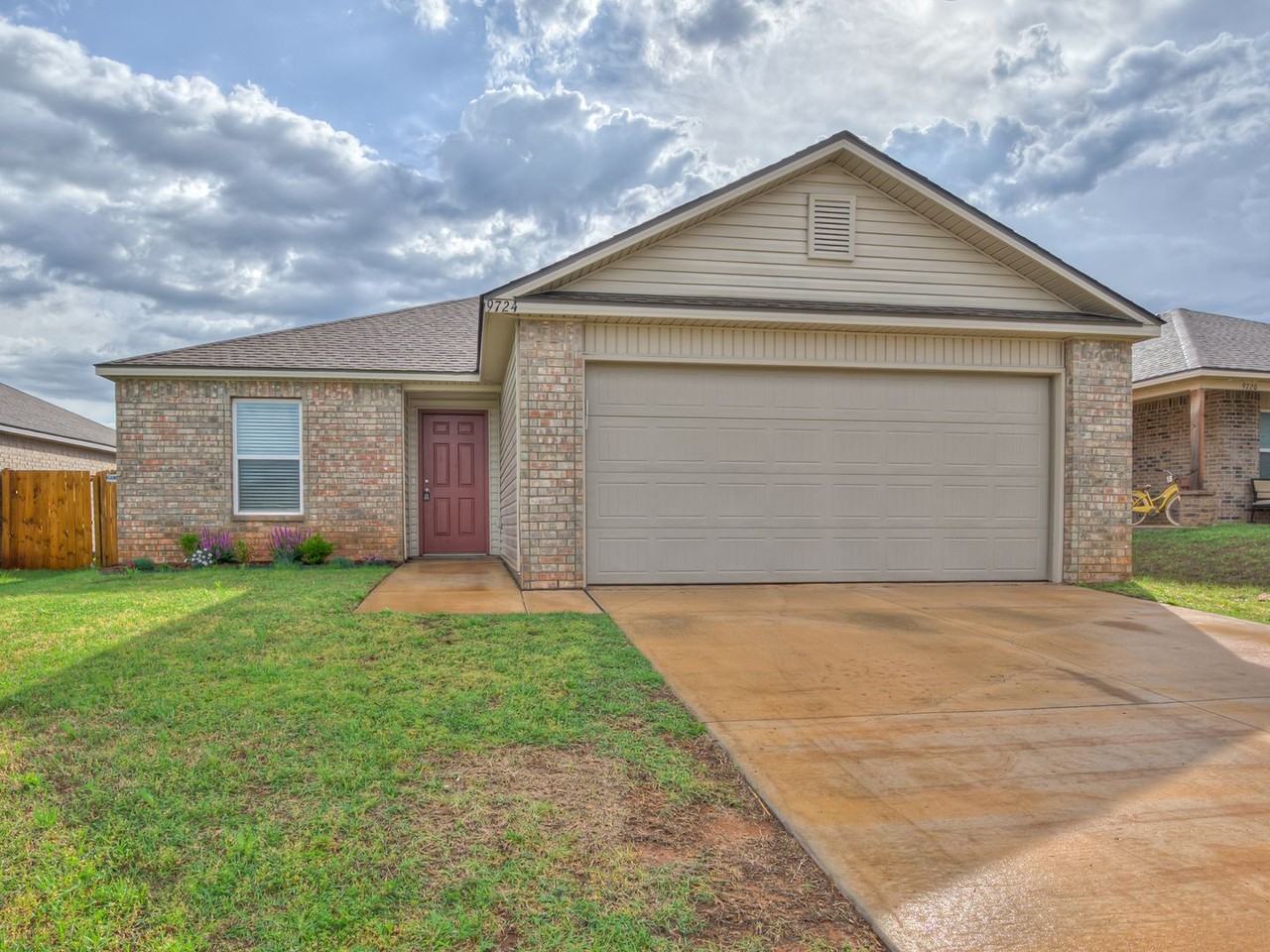 9724 Saddle Dr - Photo 4 of 36
