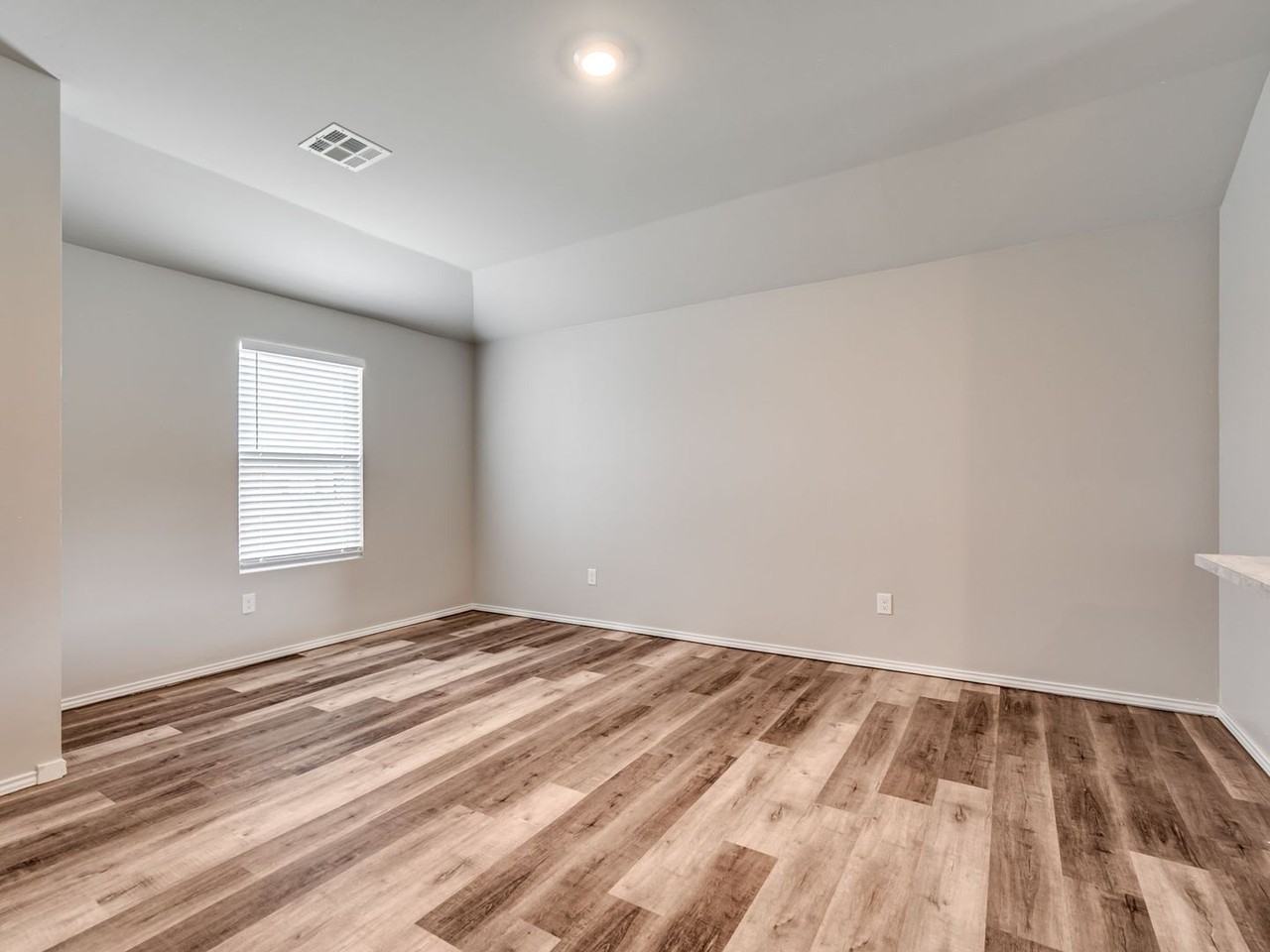 9724 Saddle Dr - Photo 6 of 36