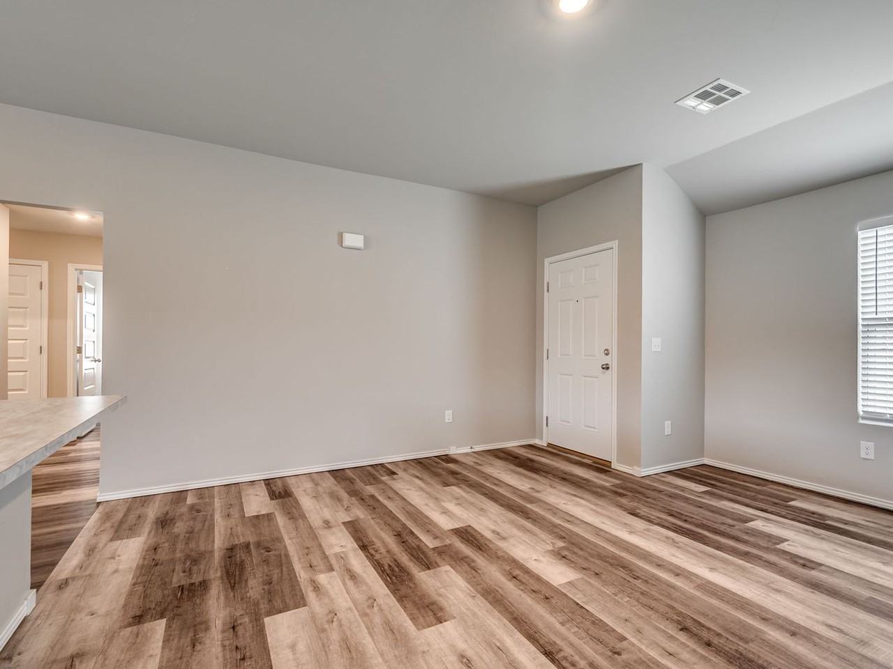 9724 Saddle Dr - Photo 7 of 36