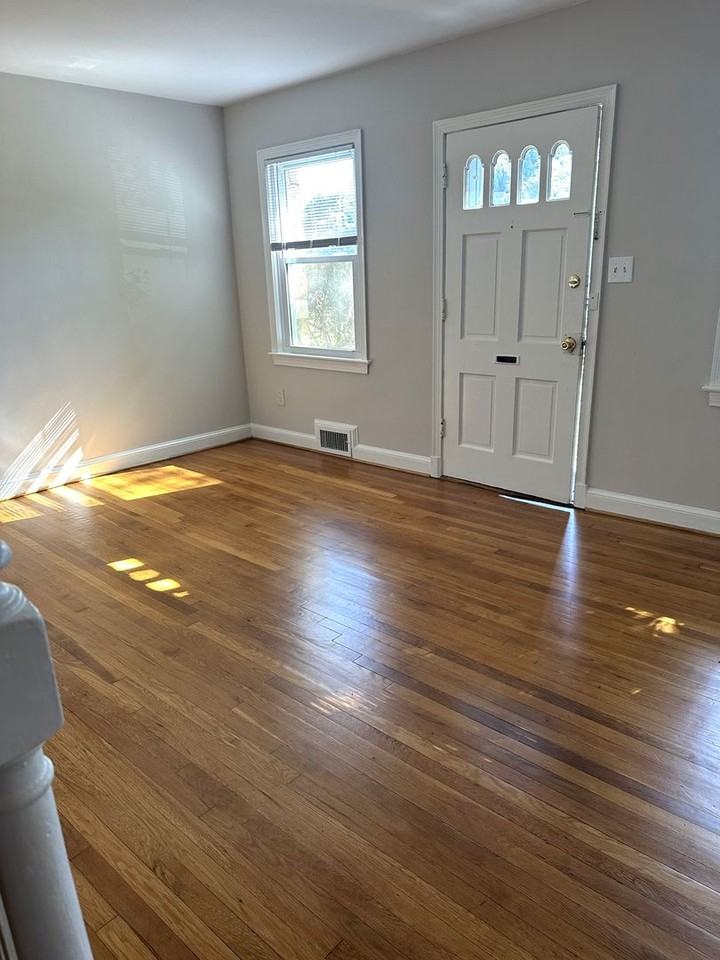 1804 Leslie Ave - Photo 2 of 14