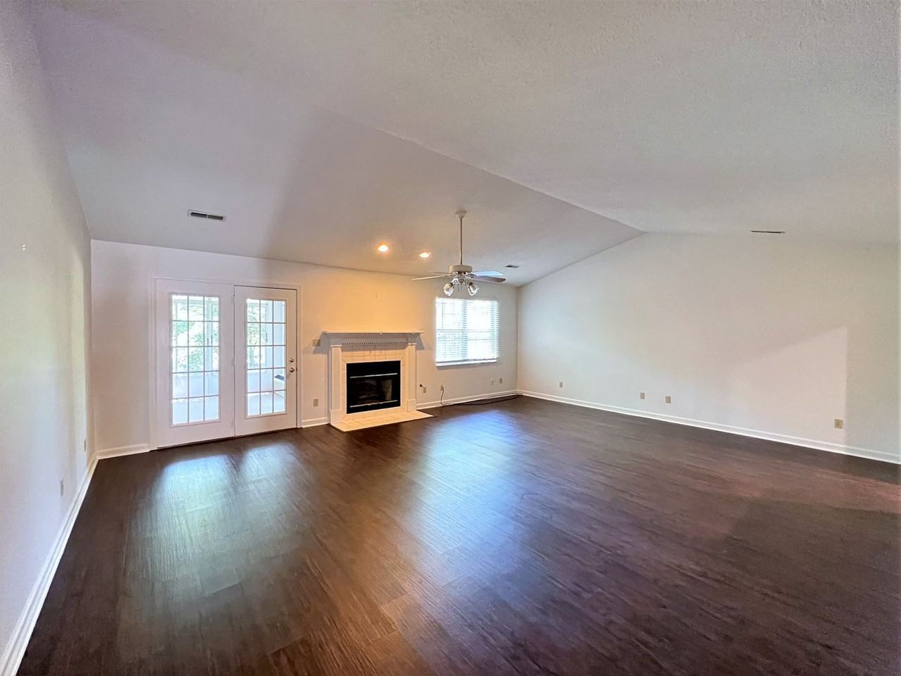 144 Confederacy Cir - Photo 2 of 17