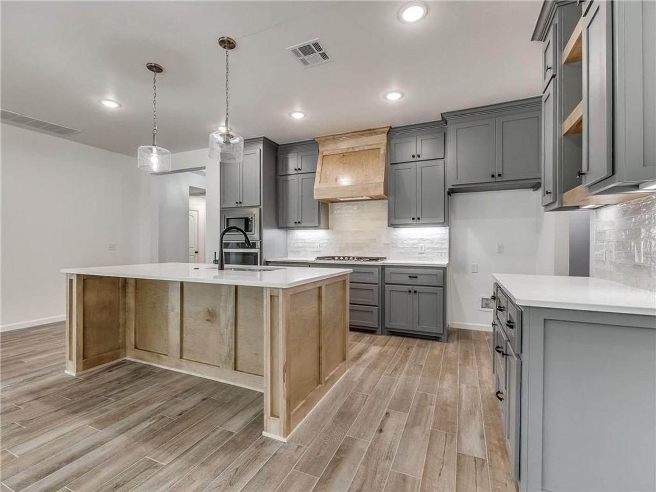 1460 Deer Ridge Run - Photo 4 of 18