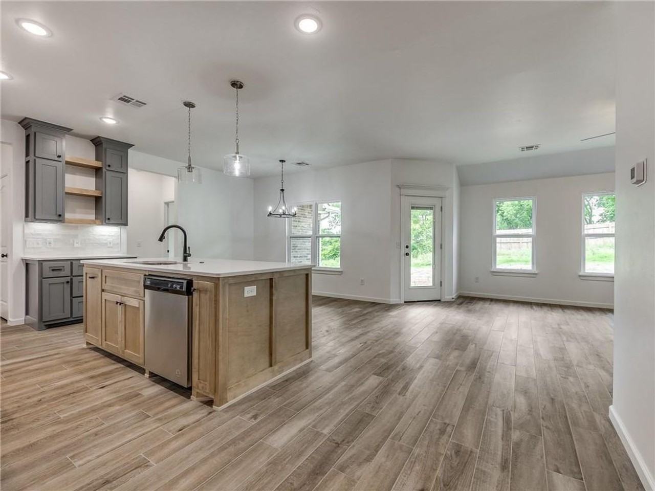 1460 Deer Ridge Run - Photo 5 of 18