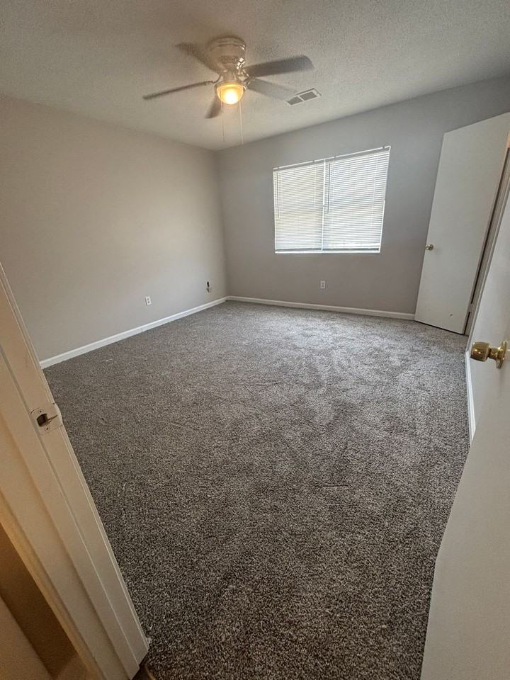 122 Lari Ln - Photo 6 of 10