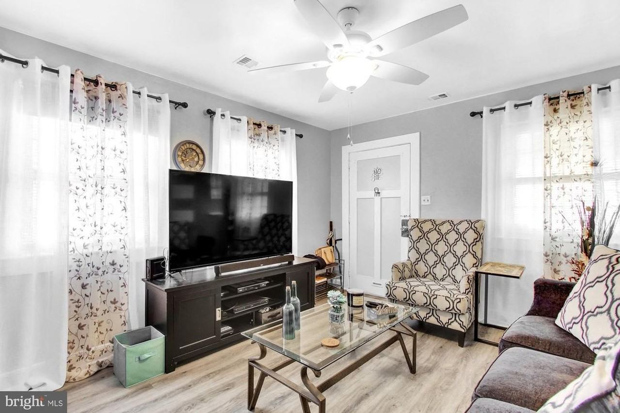 662 York St - Photo 3 of 28
