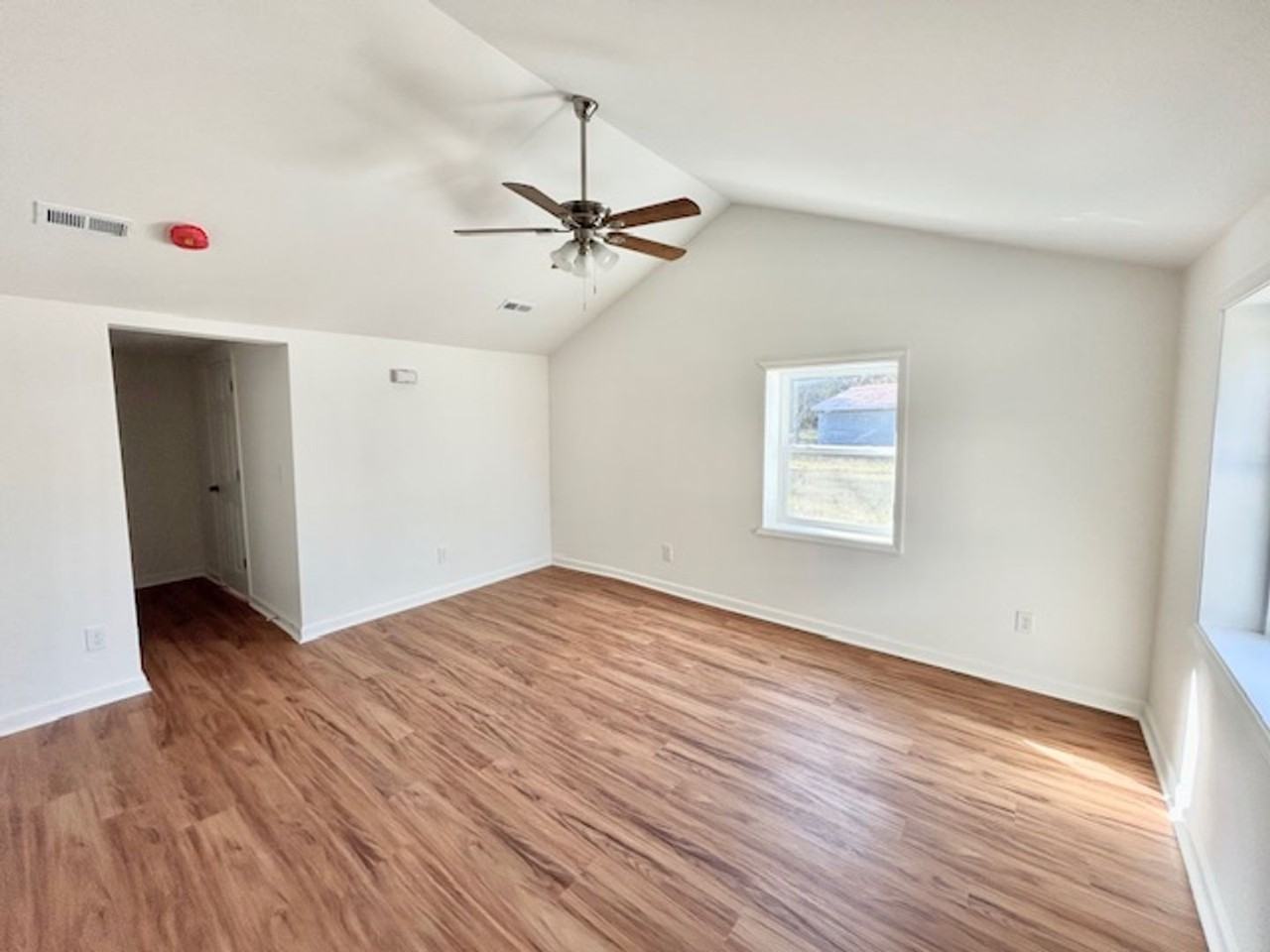 614 Maple Rd - Photo 2 of 14