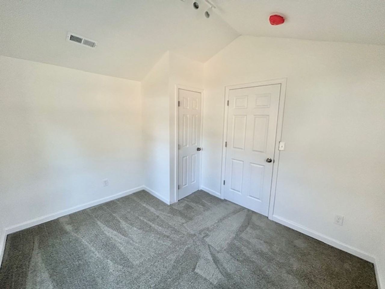 614 Maple Rd - Photo 4 of 14