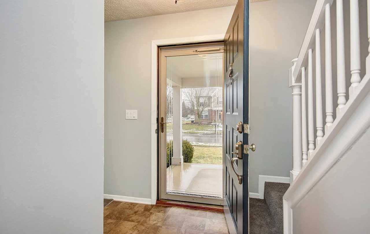 846 Thornapple Grv #NA - Photo 3 of 32