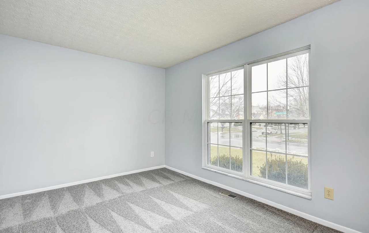 846 Thornapple Grv #NA - Photo 4 of 32