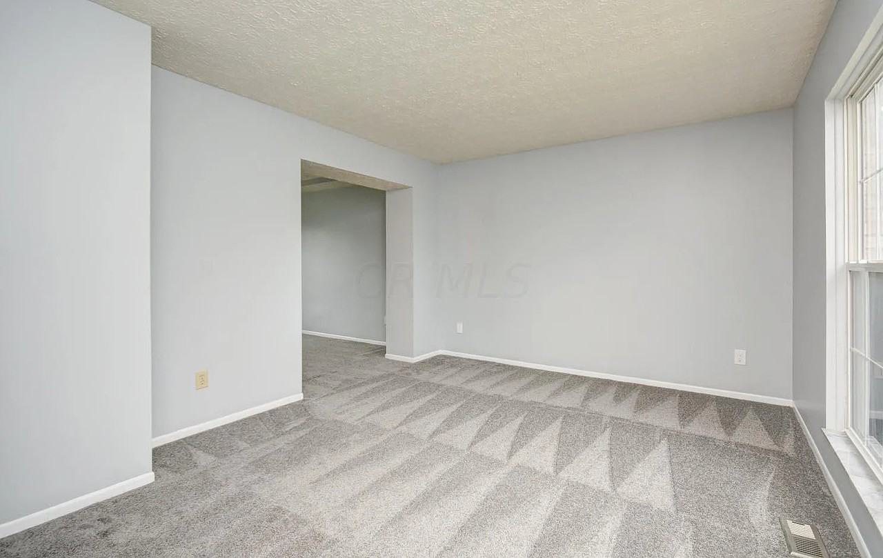 846 Thornapple Grv #NA - Photo 5 of 32