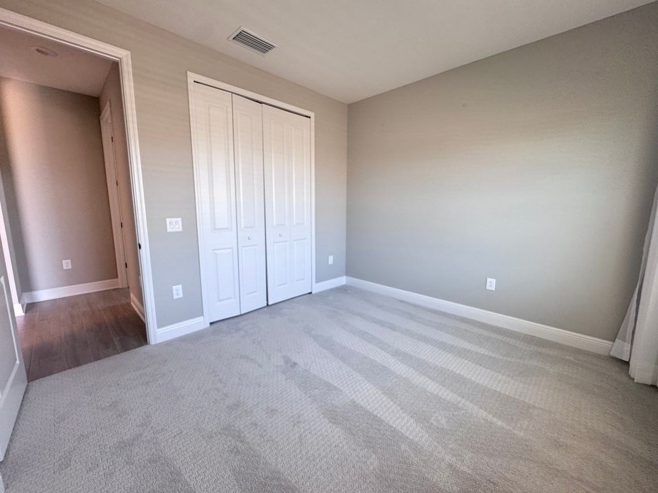 10214 Crystal Isles Cir - Photo 7 of 46