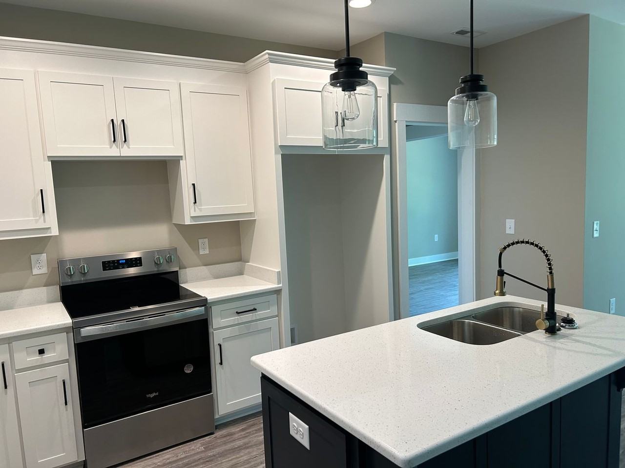100 Nora Ln - Photo 5 of 33