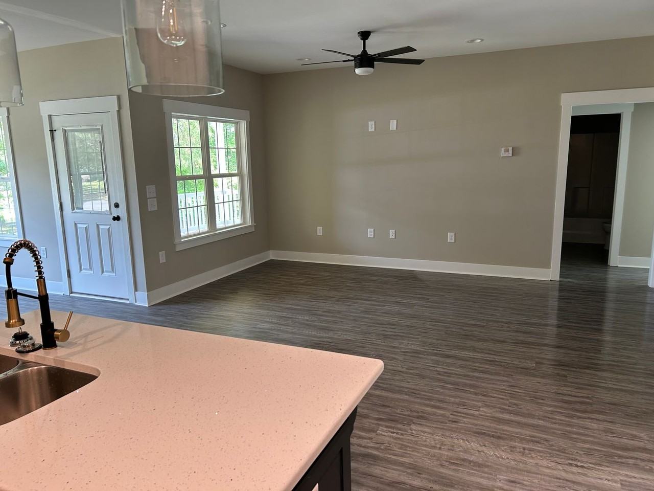 100 Nora Ln - Photo 7 of 33