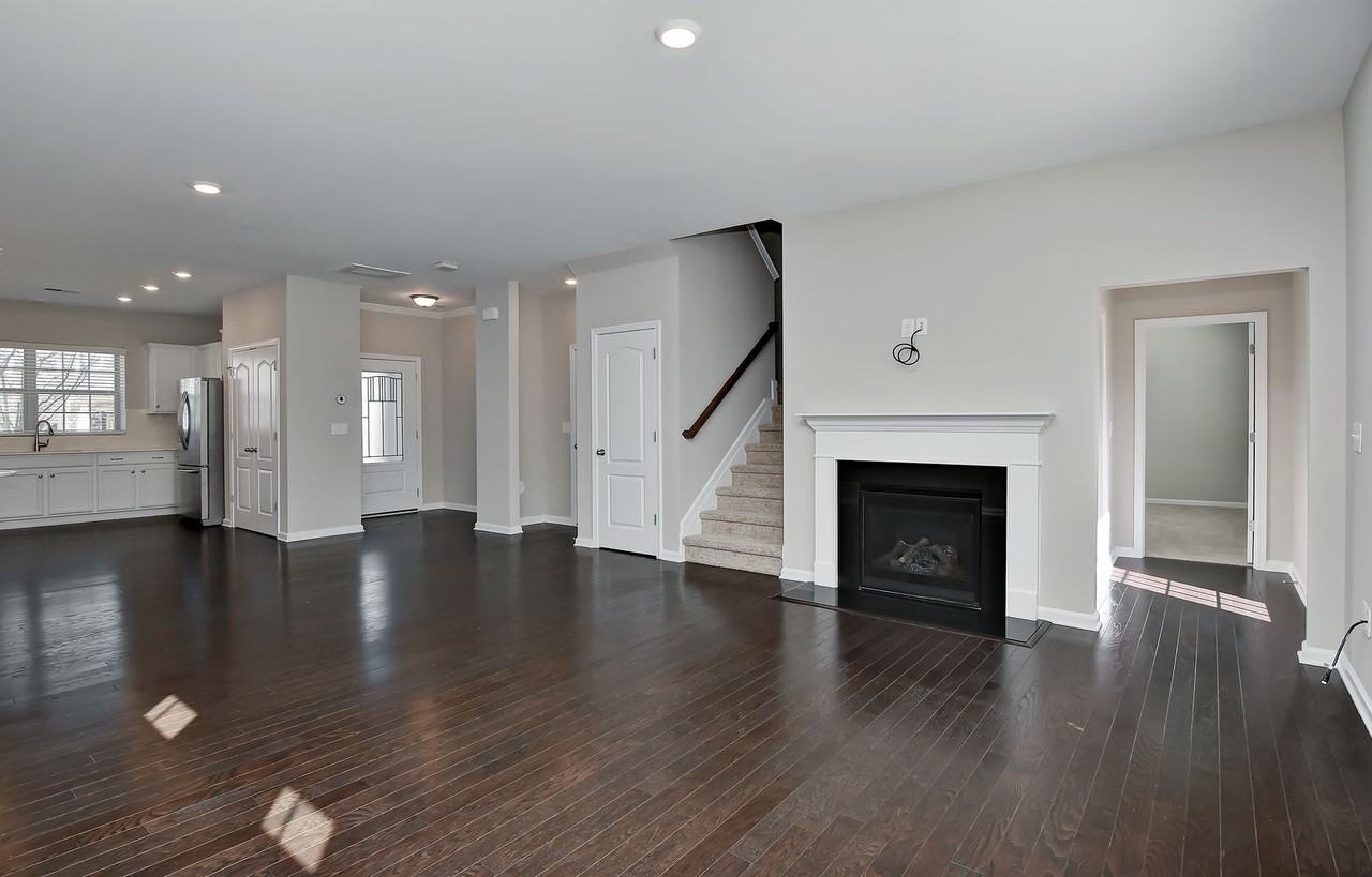 1036 Easley St - Photo 2 of 33
