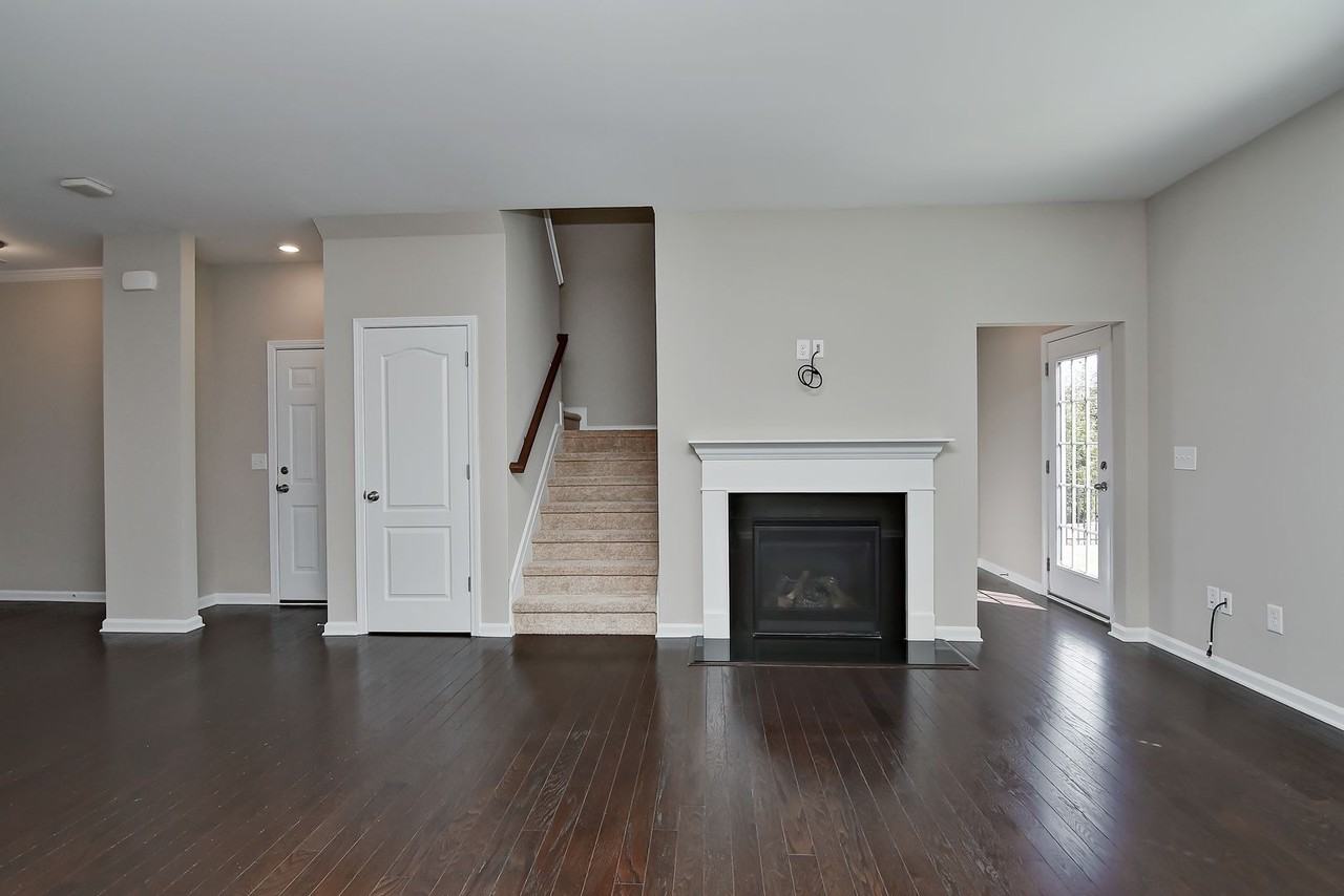 1036 Easley St - Photo 3 of 33