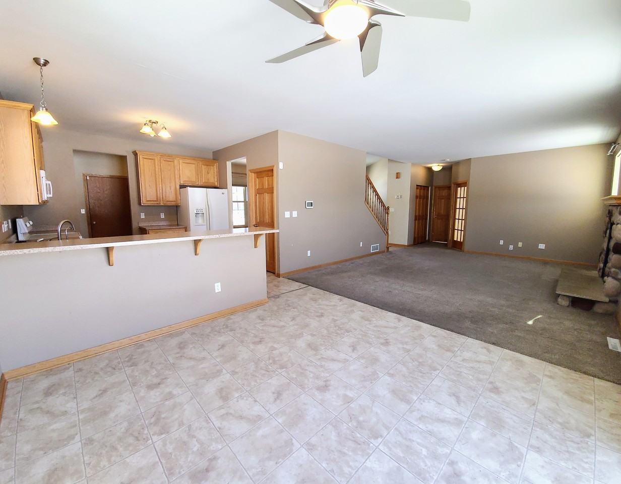 1805 Deer Path #NA - Photo 2 of 28