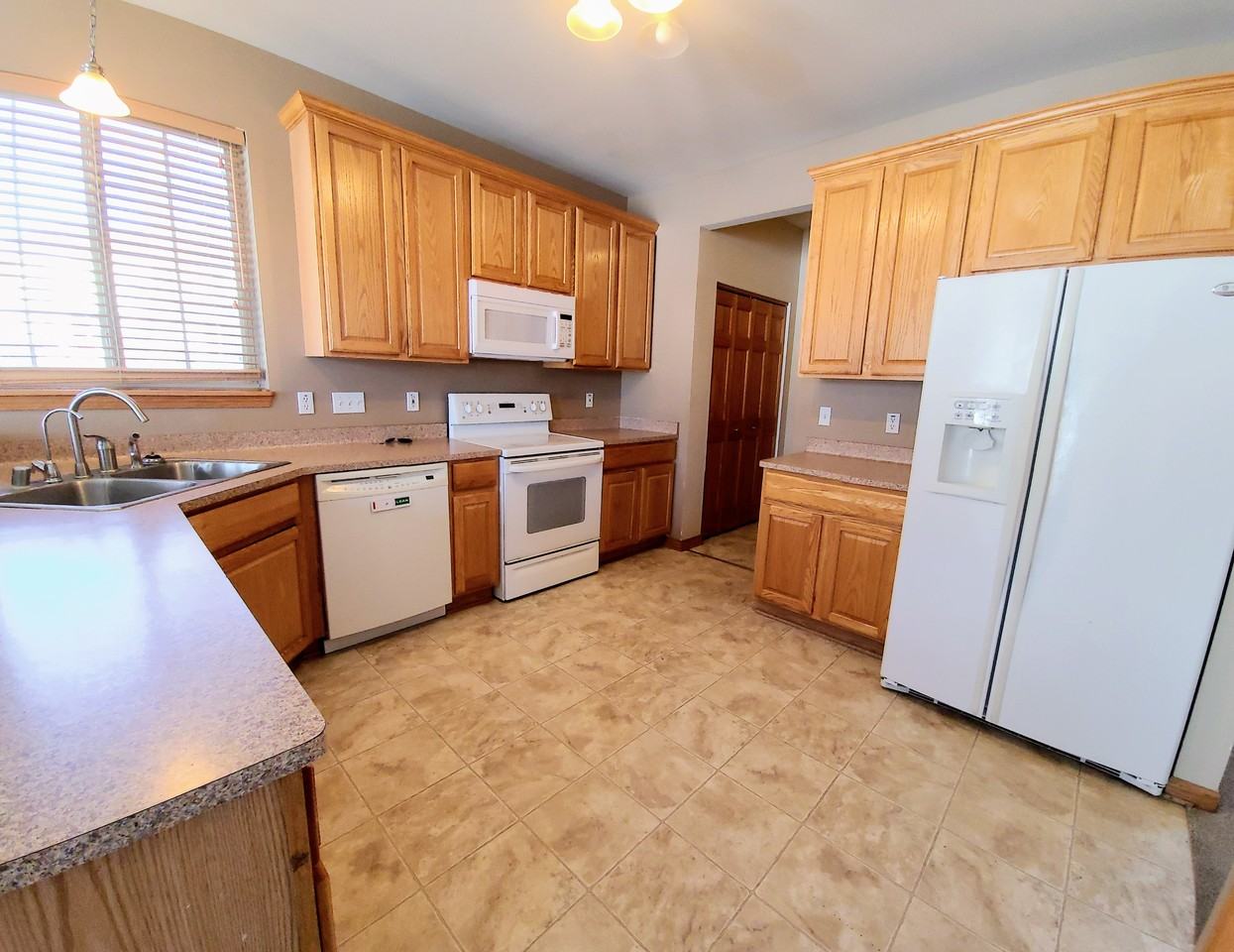 1805 Deer Path #NA - Photo 5 of 28