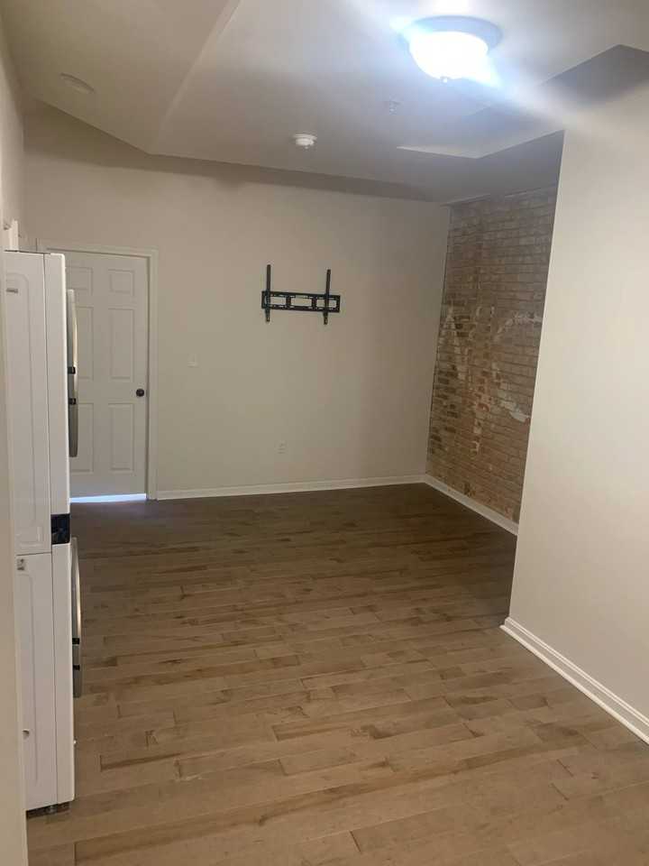 912 Newington Ave #A - Photo 7 of 12