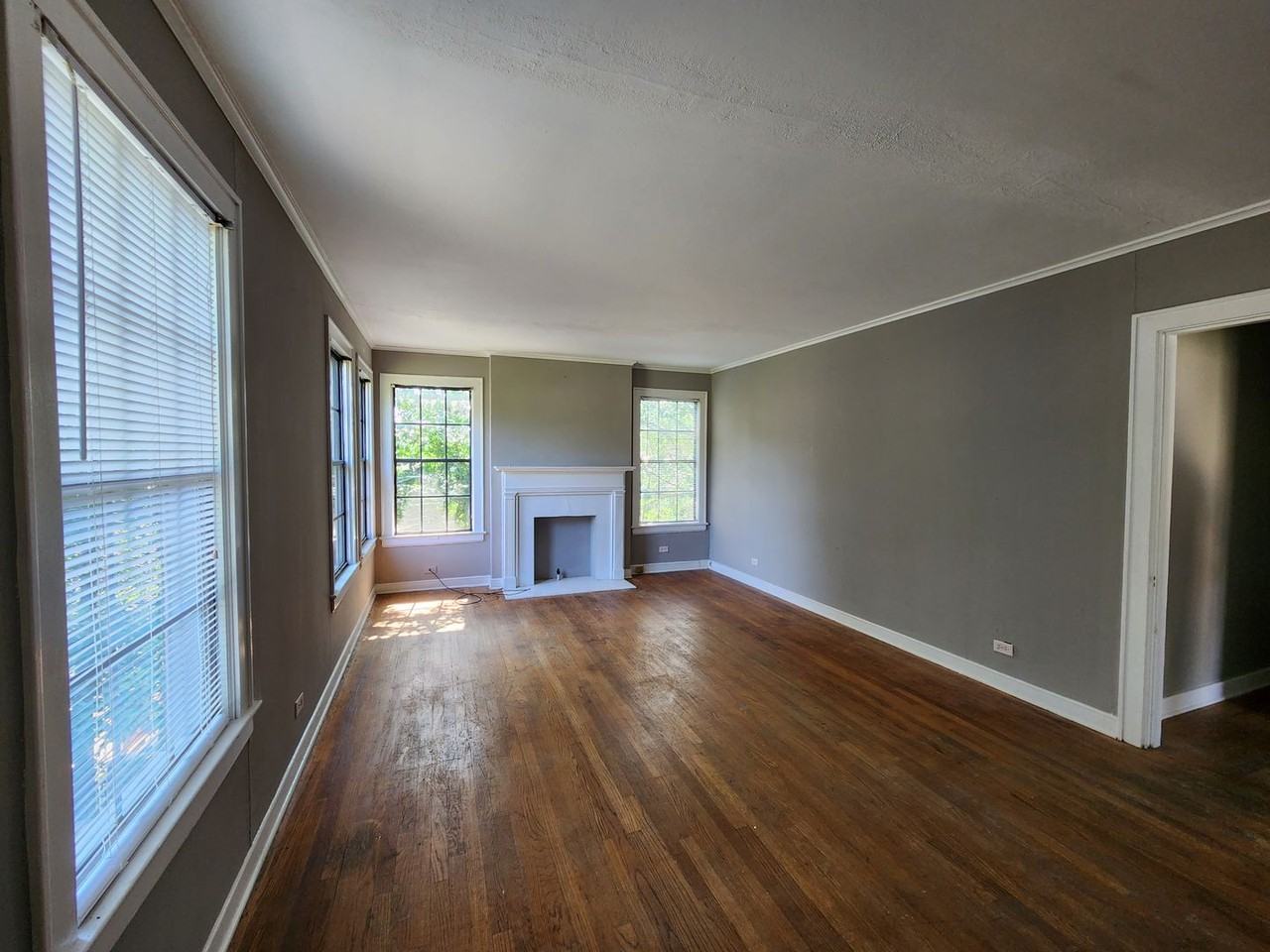 211 Merrick St - Photo 2 of 7