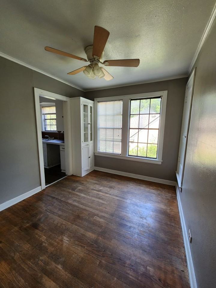 211 Merrick St - Photo 3 of 7