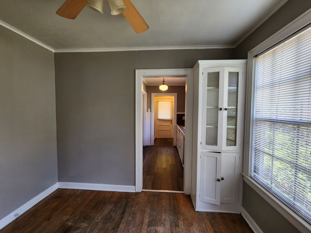 211 Merrick St - Photo 4 of 7