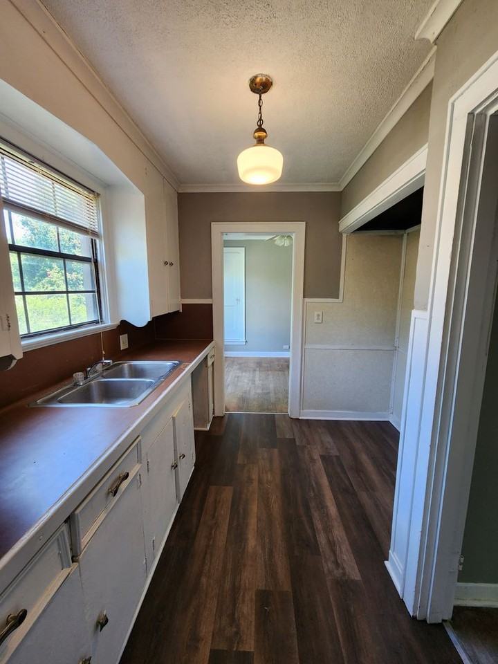 211 Merrick St - Photo 5 of 7