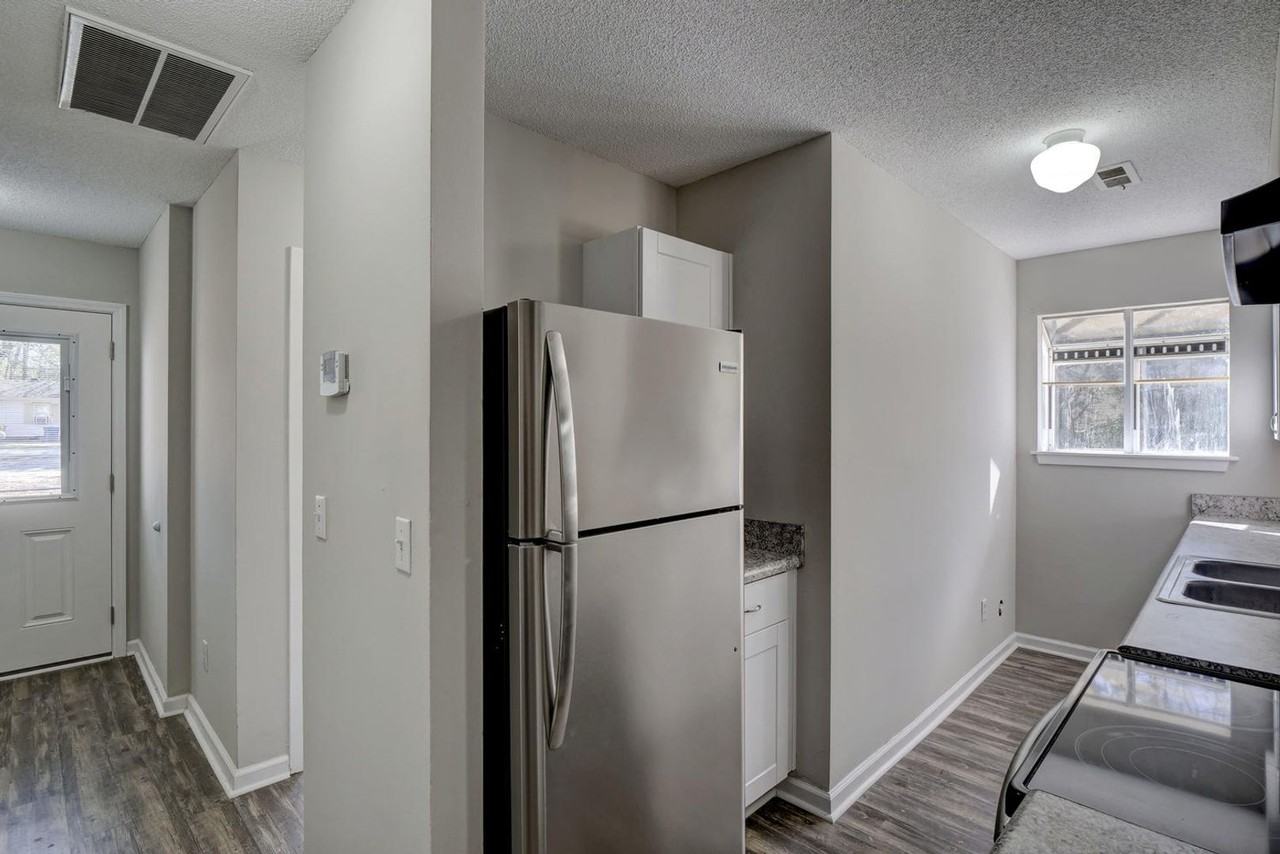 144 Charter Dr - Photo 4 of 19