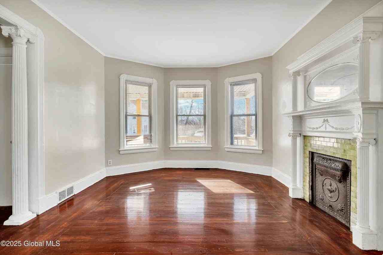 827 Strong St - Photo 3 of 16