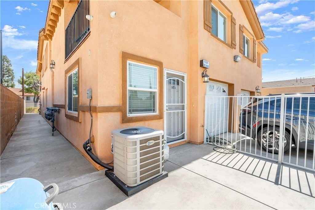 110 S Date Ave - Photo 2 of 12