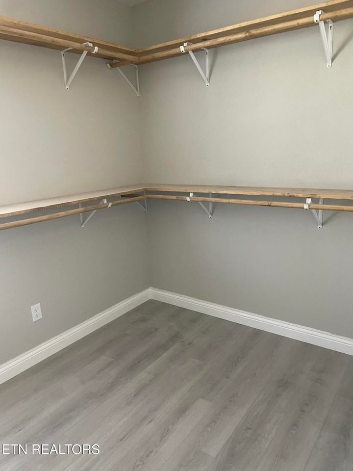 201 S Douglas Ave - Photo 3 of 6