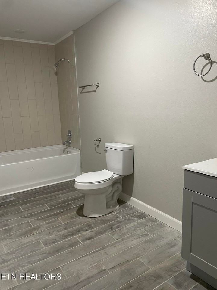 201 S Douglas Ave - Photo 6 of 6