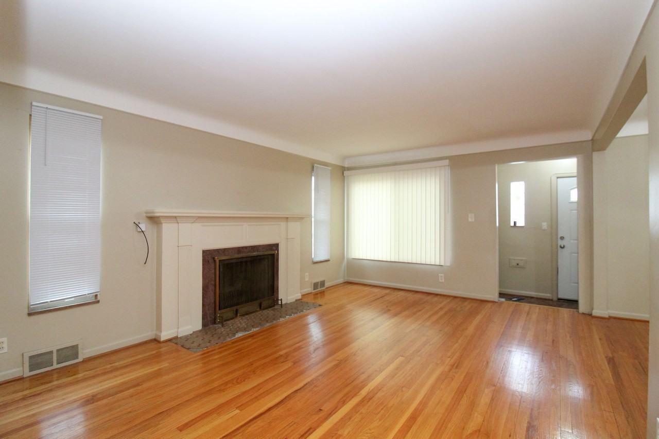 7907 W Morrow Cir - Photo 3 of 23