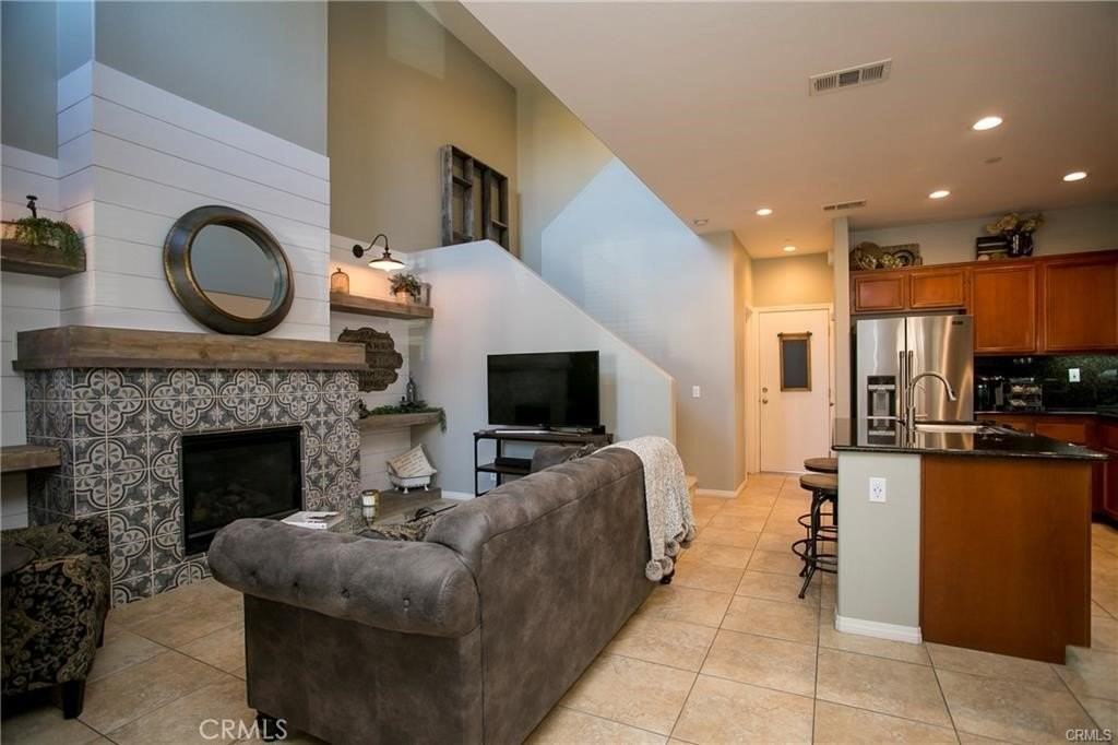 370 W Mountain Holly Ave - Photo 3 of 11