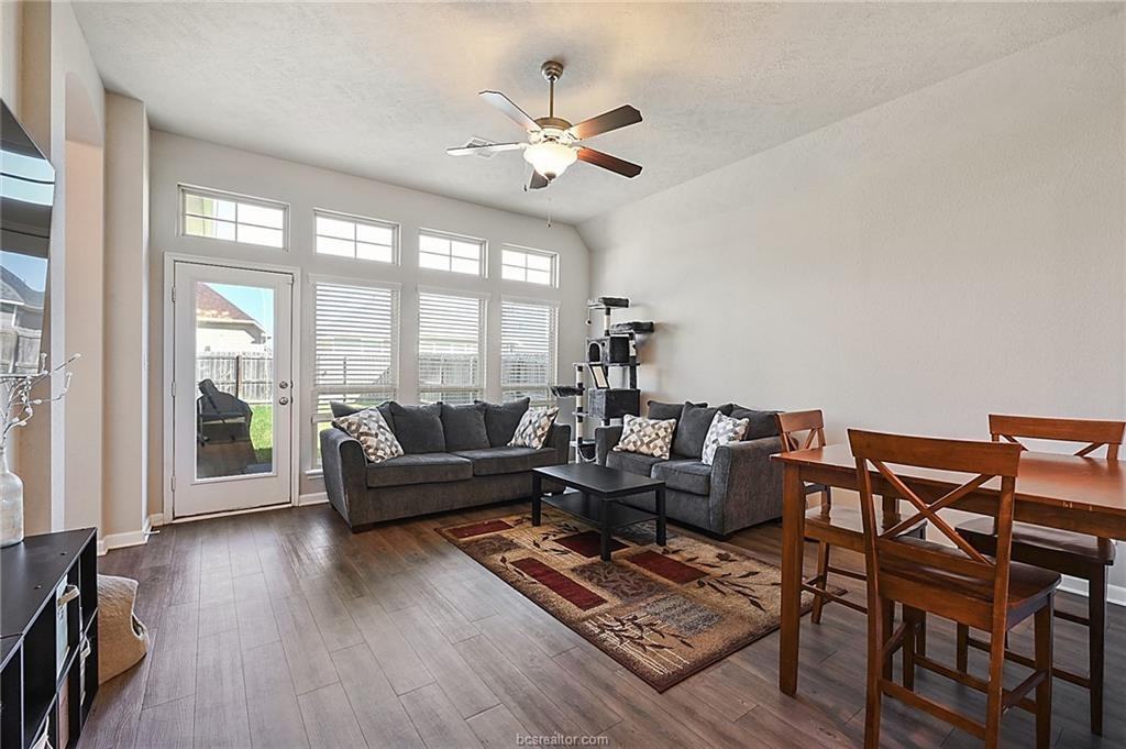 2004 Stubbs Dr - Photo 2 of 21