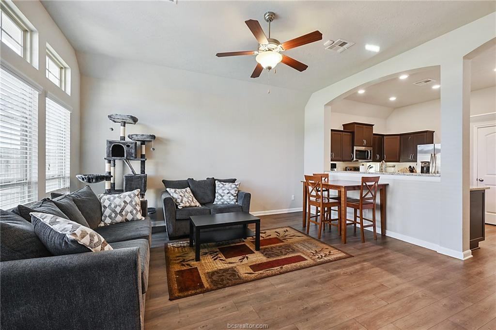 2004 Stubbs Dr - Photo 3 of 21