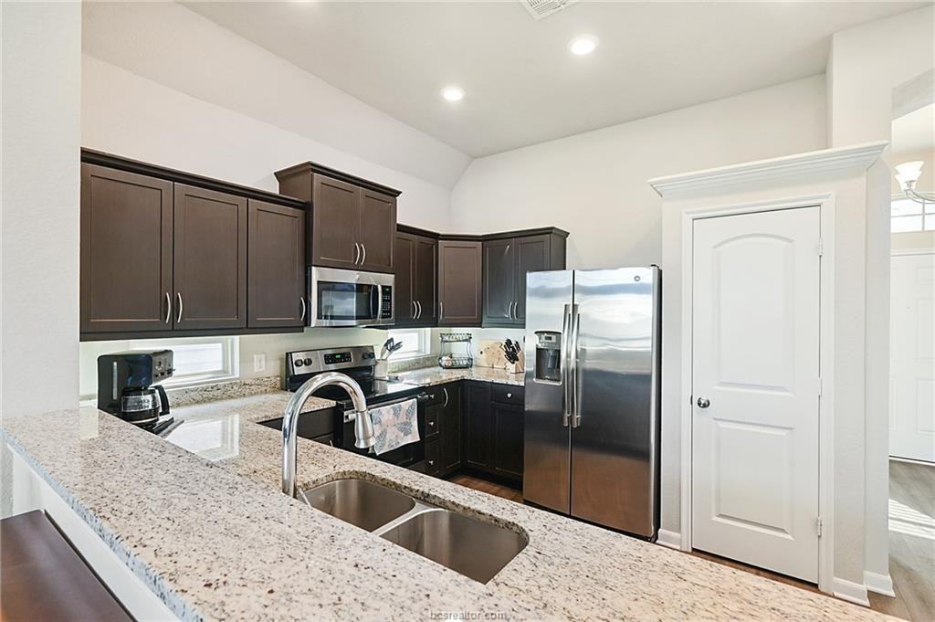 2004 Stubbs Dr - Photo 4 of 21