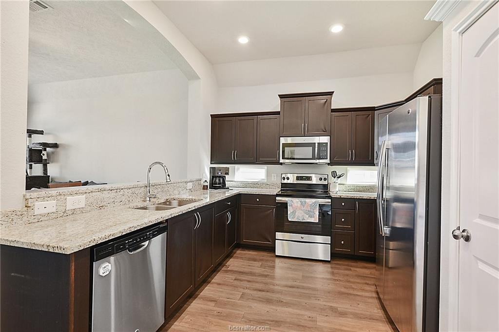 2004 Stubbs Dr - Photo 5 of 21