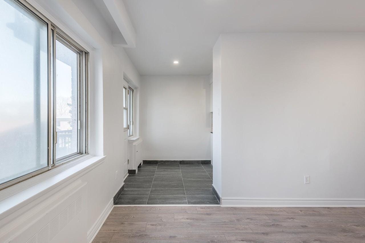 6775 Chemin de la Côte Saint Luc - Photo 2 of 16