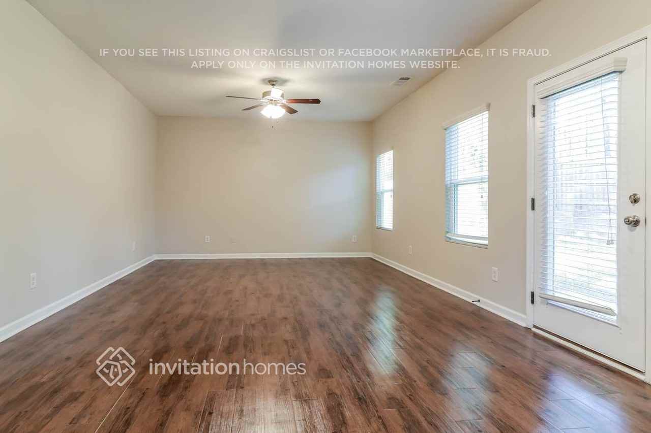 4882 Clarkstone Dr - Photo 2 of 16