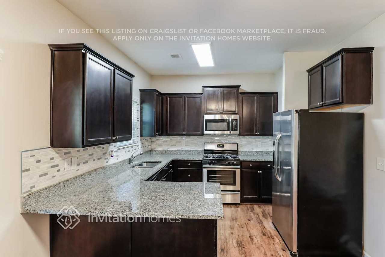 4882 Clarkstone Dr - Photo 3 of 16