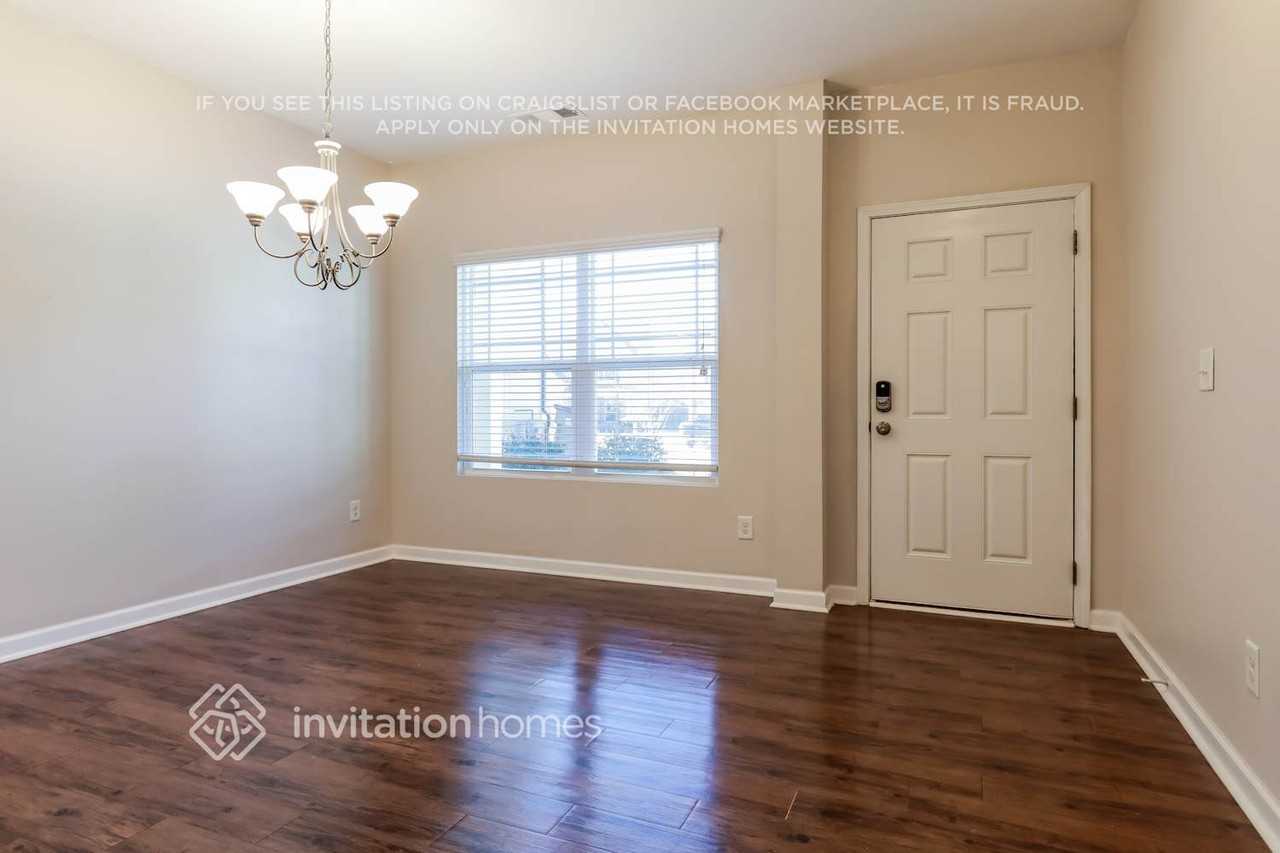 4882 Clarkstone Dr - Photo 4 of 16